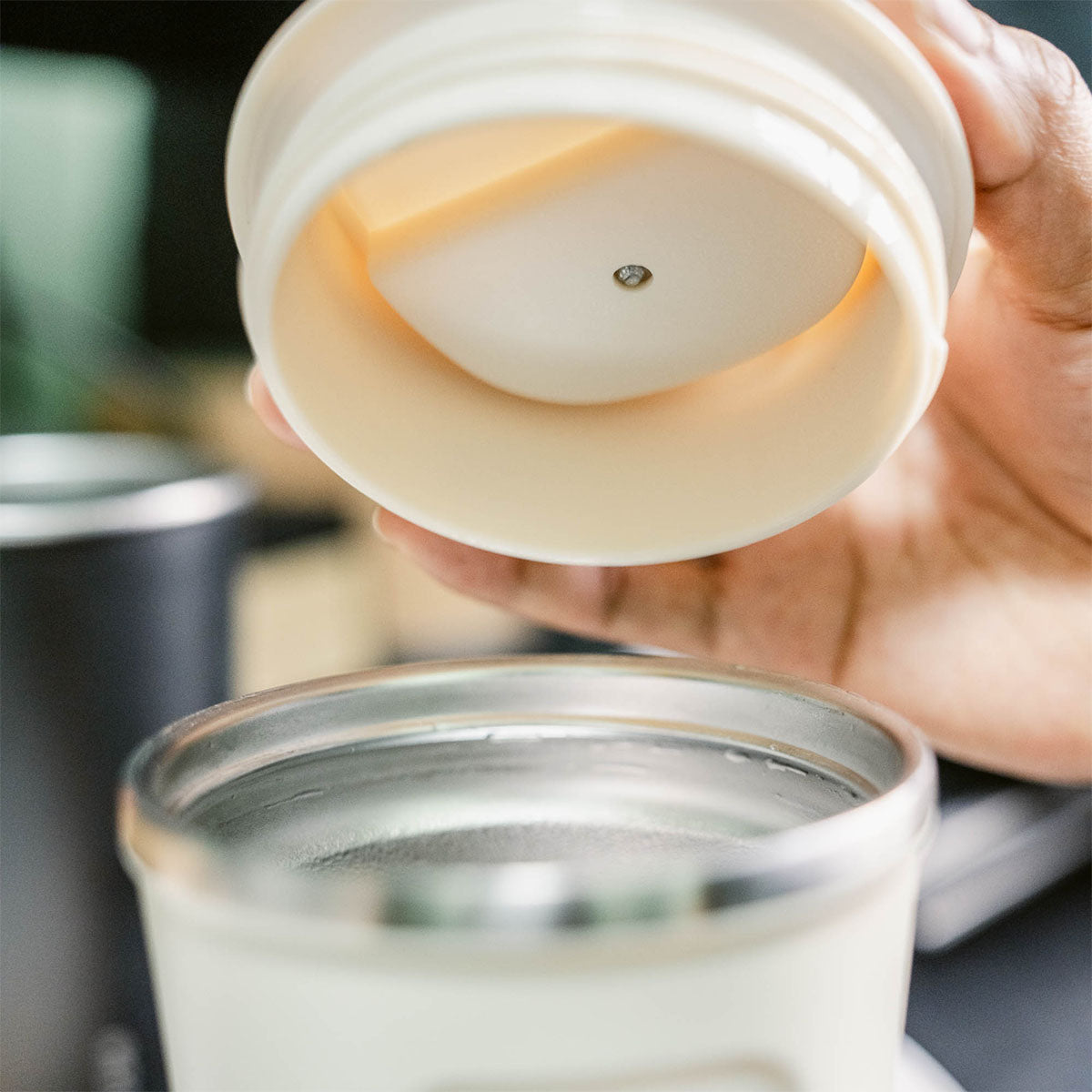 Smart Mug with Temperature Display Lid